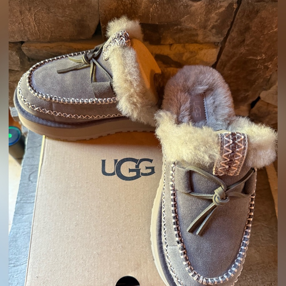 UGG Disquette Alpine Lightweight Platforms. NIB